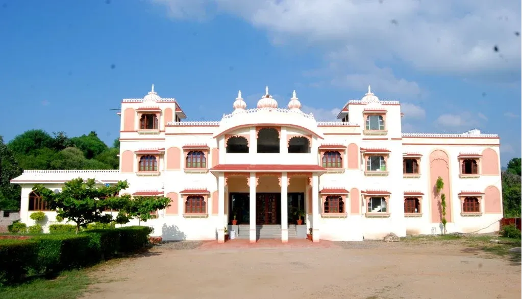 Chandra Hill Resort